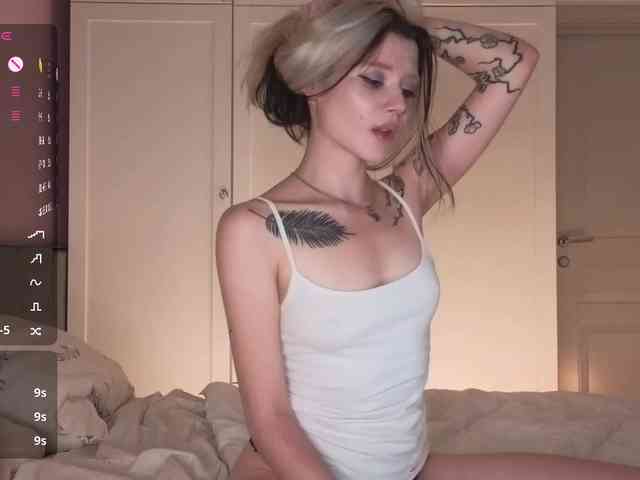 Alicee-teasee webcam