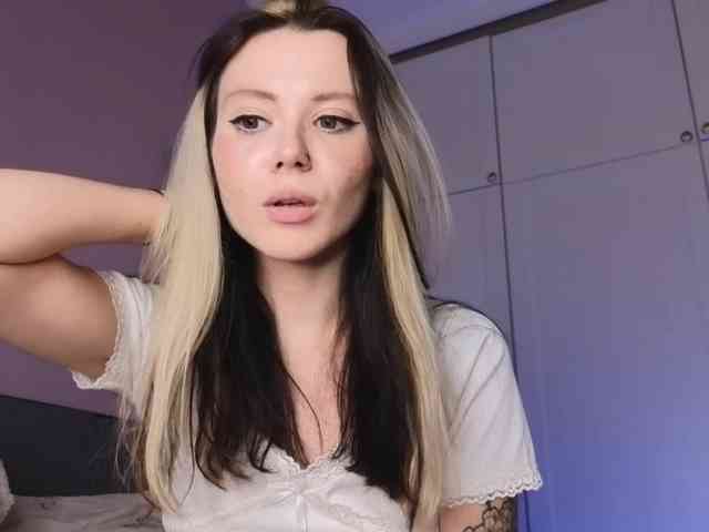 Alicee-teasee webcam