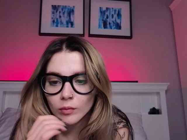 Alicee-teasee webcam