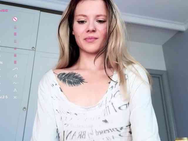 Alicee-teasee webcam