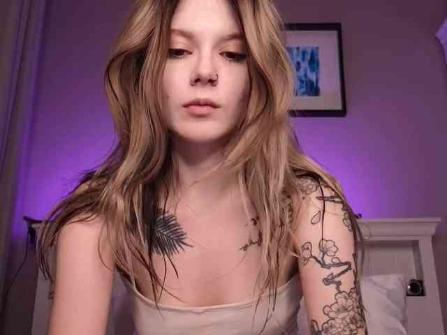 Alicee-teasee webcam