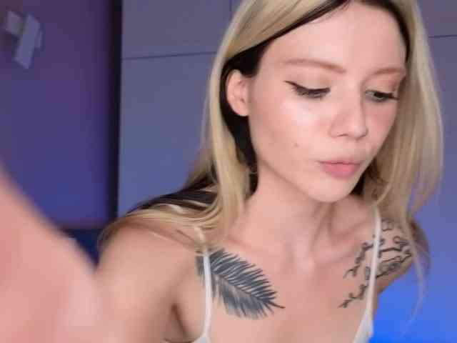 Alicee-teasee webcam