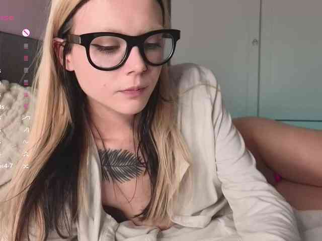 Alicee-teasee webcam