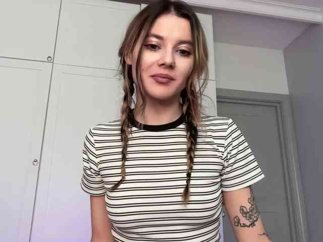Alicee-teasee webcam