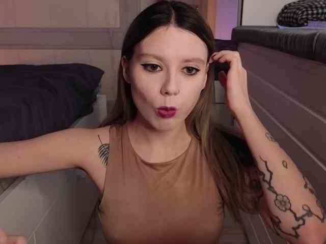 Alicee-teasee webcam