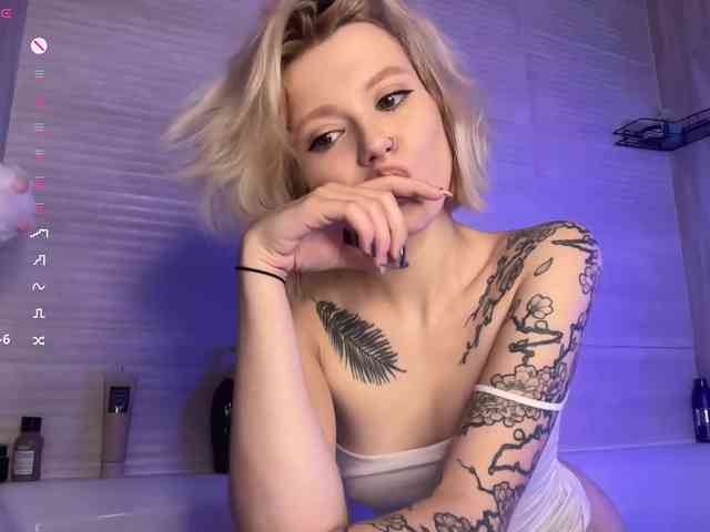 Alicee-teasee webcam