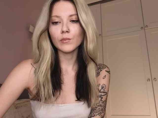 Alicee-teasee webcam