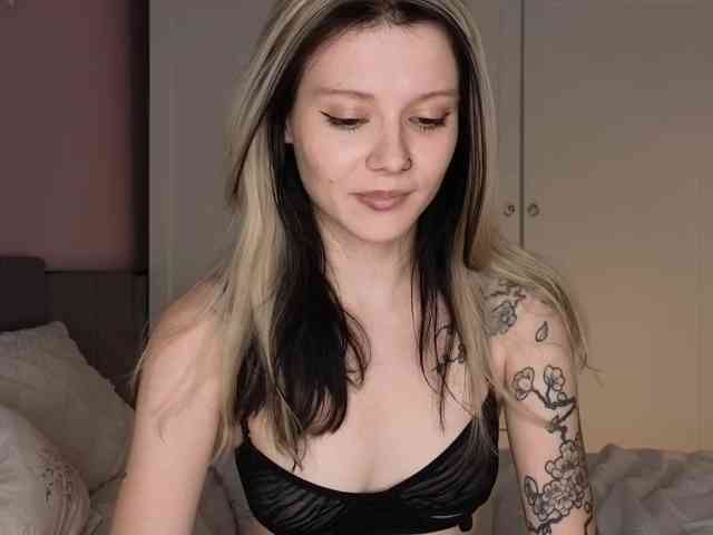 Alicee-teasee webcam