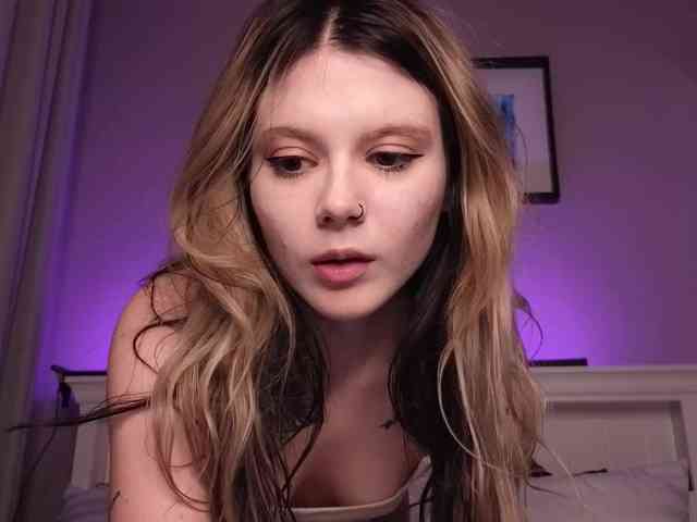 Alicee-teasee webcam