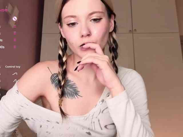 Alicee-teasee webcam