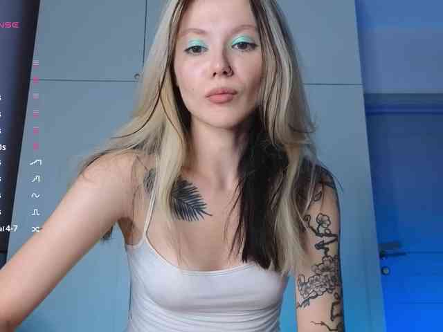 Alicee-teasee webcam