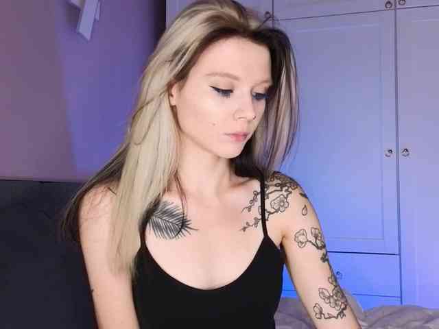 Alicee-teasee webcam