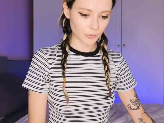 Alicee-teasee webcam