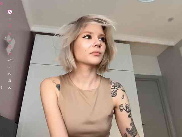 Alicee-teasee webcam
