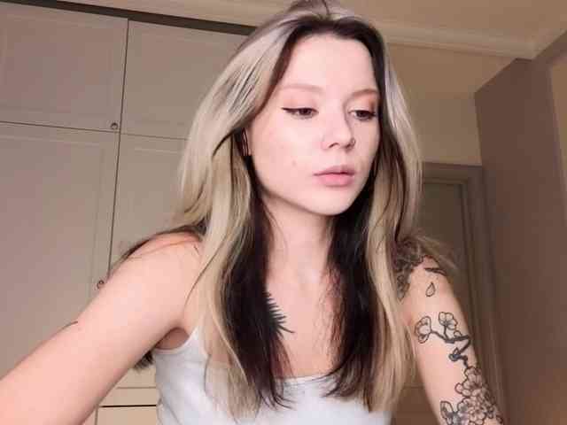 Alicee-teasee webcam