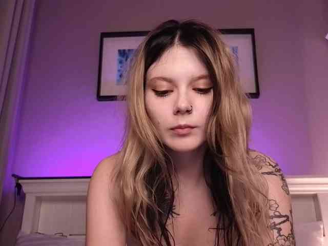 Alicee-teasee webcam