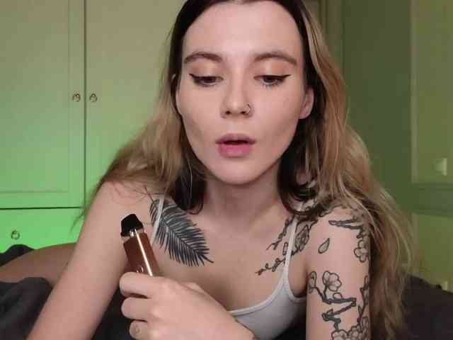 Alicee-teasee webcam