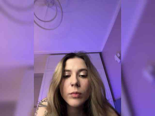 Alicee-teasee webcam