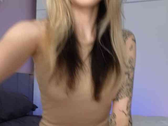 Alicee-teasee webcam