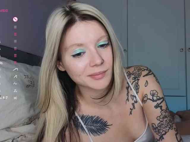 Alicee-teasee webcam