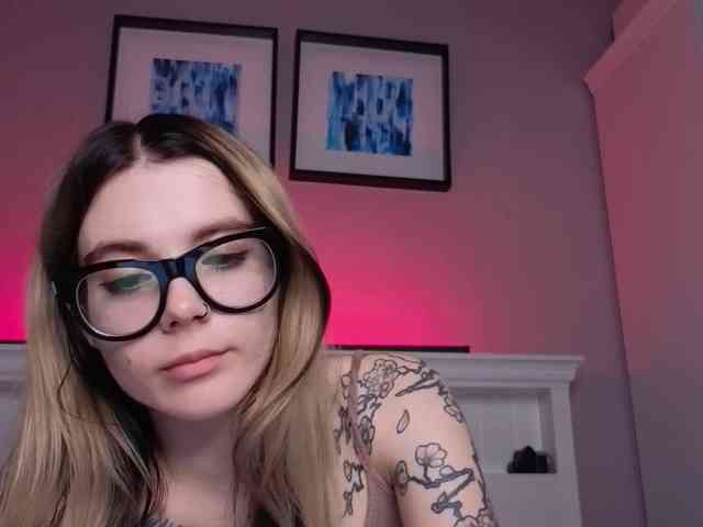 Alicee-teasee webcam
