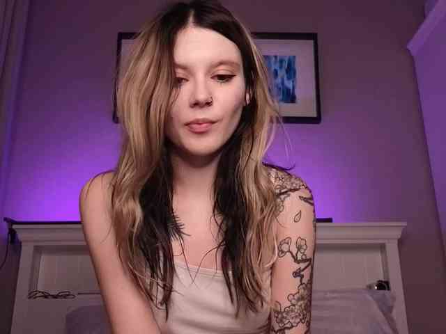 Alicee-teasee webcam