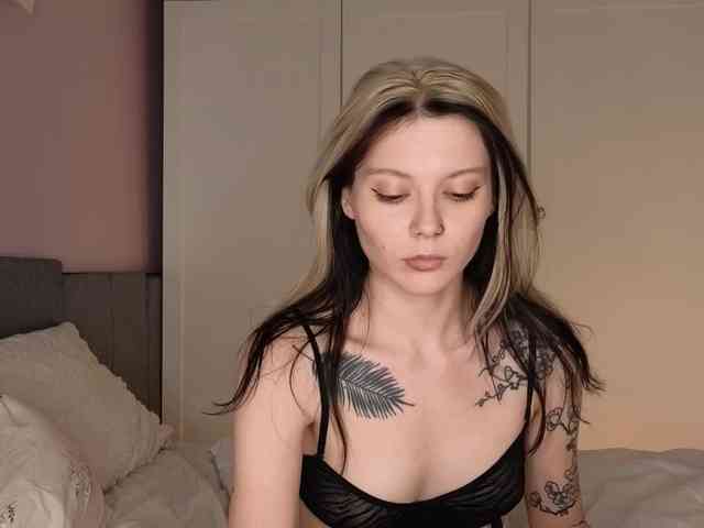 Alicee-teasee webcam
