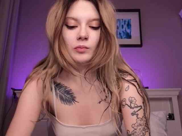 Alicee-teasee webcam