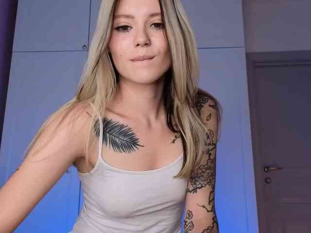 Alicee-teasee webcam
