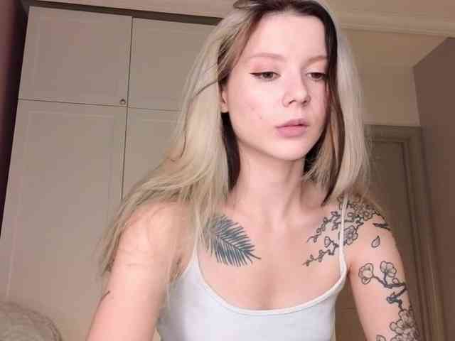 Alicee-teasee webcam