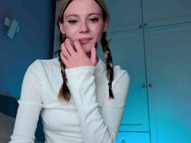 Model: Alicee-teasee
