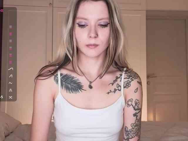 Alicee-teasee webcam