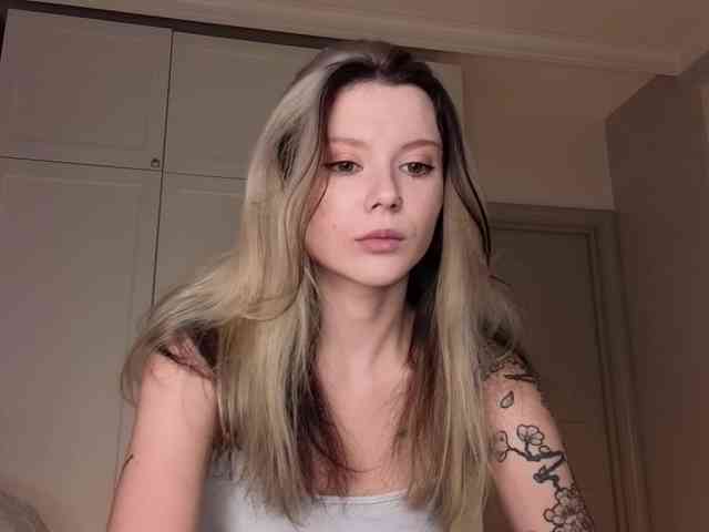 Alicee-teasee webcam