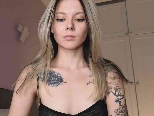 Alicee-teasee webcam
