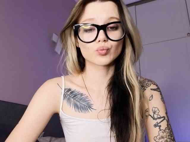 Alicee-teasee webcam