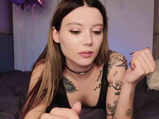 Alicee-teasee webcam