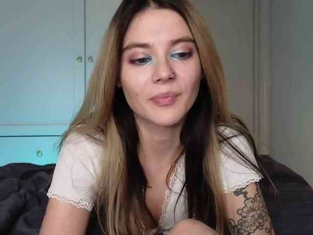 Alicee-teasee webcam