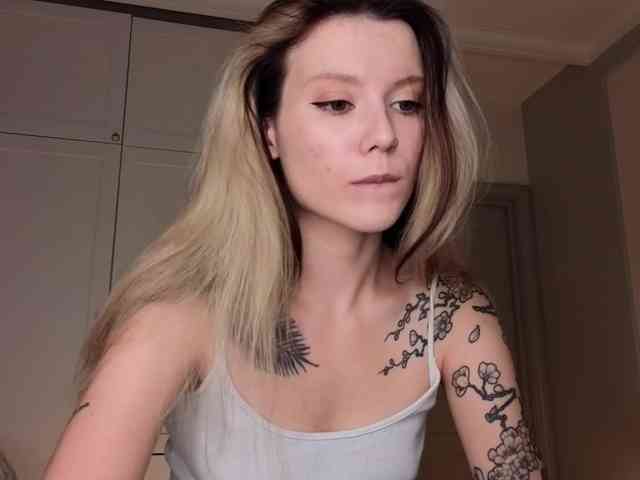 Alicee-teasee webcam