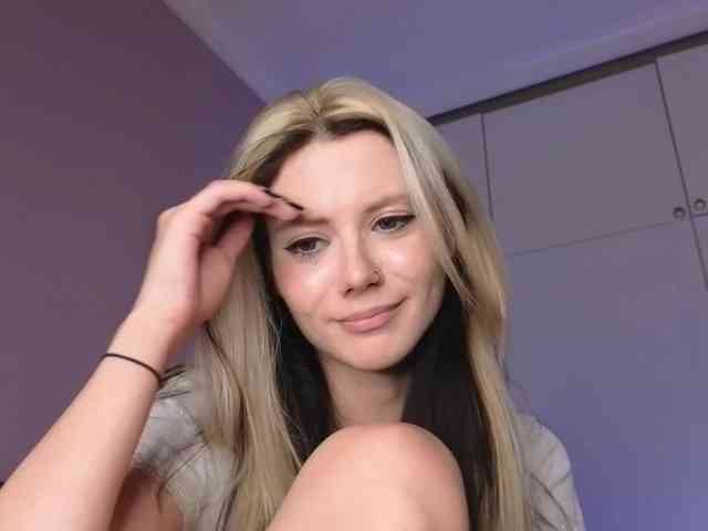 Alicee-teasee webcam