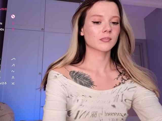 Alicee-teasee webcam