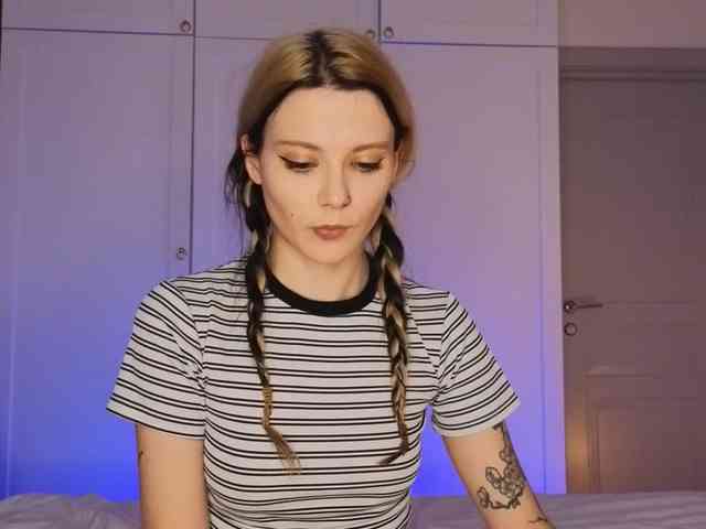 Alicee-teasee webcam