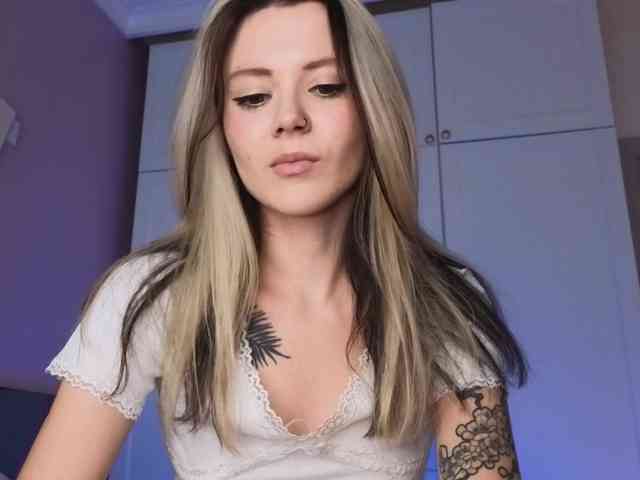Alicee-teasee webcam