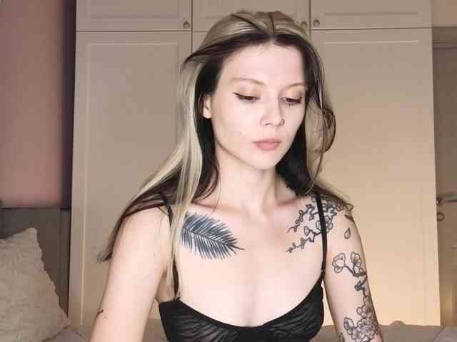 Alicee-teasee webcam