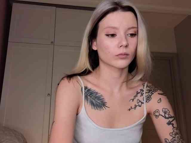 Alicee-teasee webcam