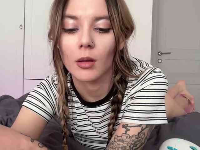 Alicee-teasee webcam