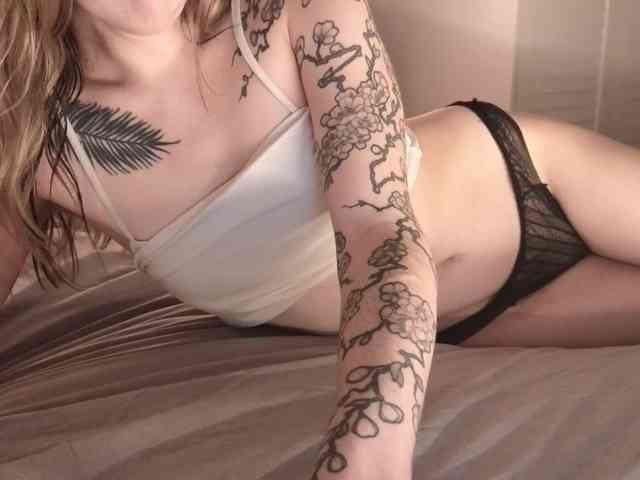 Alicee-teasee webcam