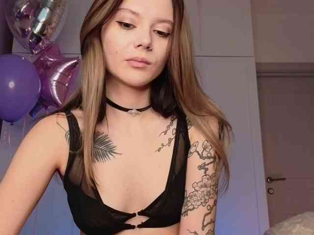 Alicee-teasee webcam