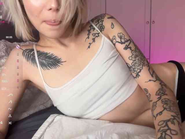 Alicee-teasee webcam