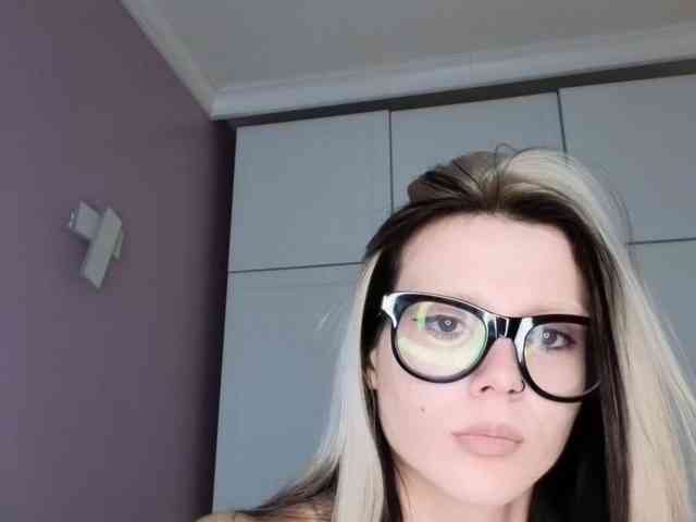 Alicee-teasee webcam