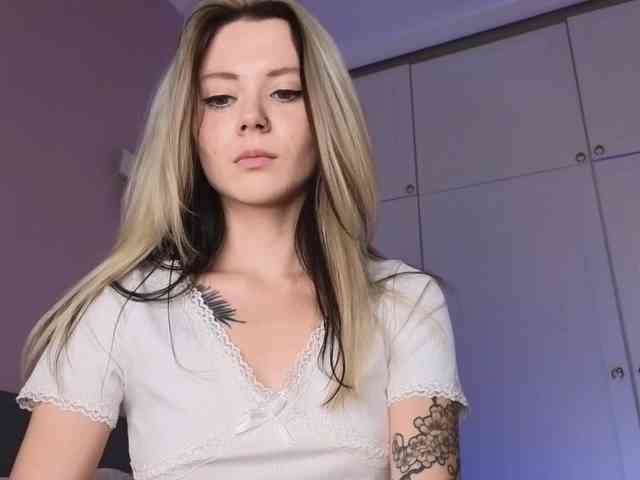 Alicee-teasee webcam